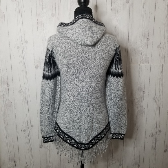 Kactus Artesanias • Hooded Alpaca Sweater - Picture 2 of 5